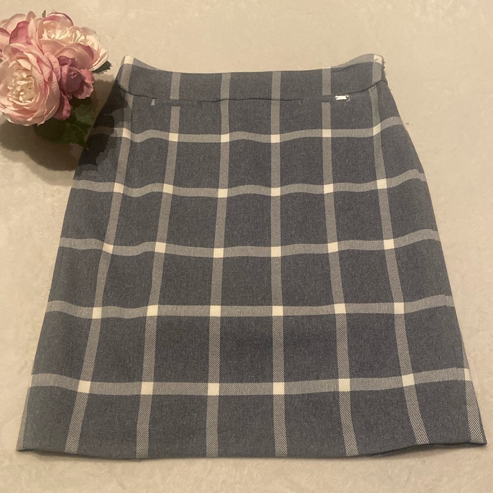 TAHARI ARTHUR S. LEVINE Size 8 Lined Window Pane Pencil Skirt Gray & White